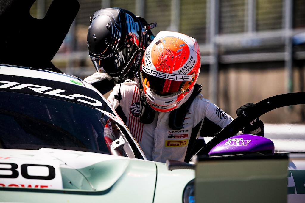 Bastian Buus tog mesterskabsføring på Brands Hatch.
(Foto: Lionspeed GP)